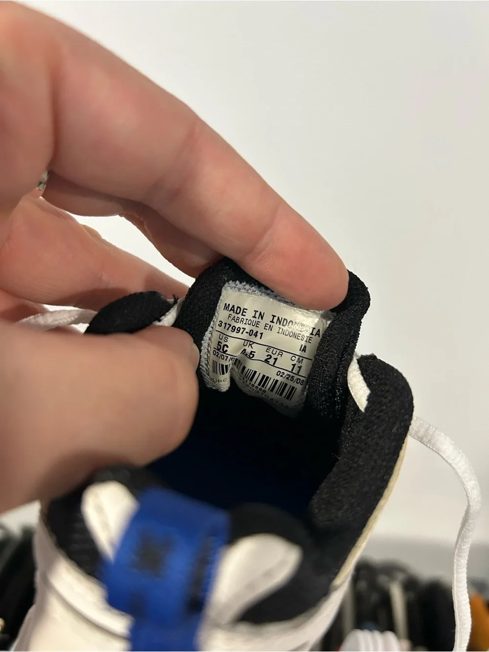 Nike Little Attest Toddler Sneakers White Black Blue Size 5C